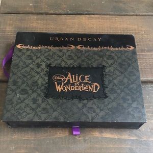 Urban decay LE Alice in wonderland palette